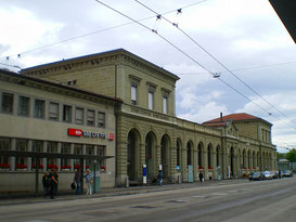 ガッシリとした造りのシャフハウゼン駅。