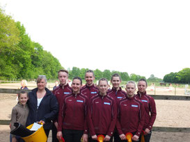 Klicke auf das Bild, um mehr über das M**-Team zu erfahren.