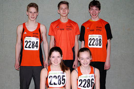 Bei den Westfälischen Schüler-Hallenmeisterschaften in Paderborn: (hinten, v.li.) Jonathan Schröder, Jannis Kozian und Damian Dreßler; (vorn, v.li.) Fabienne Ullmann und Emilia Sureth.