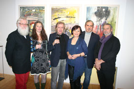 Die ausstellenden Künstler mit der Galeristin Dalia Blauensteiner (3.v.r.). Foto: Voglauer KG