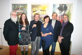 Die ausstellenden Künstler mit der Galeristin Dalia Blauensteiner (3.v.r.). Foto: Voglauer KG