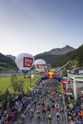 Start des 39. Ötztaler Radmarathons in Sölden (Copyright: Ötztal Tourismus/Lukas Ennemoser) 