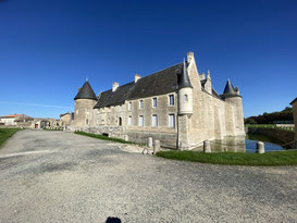 Façade sud et est du château de Saveilles