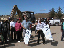Gerardo Olmedo da el banderzo de inicio de obras en Cerro Verde y Santa Elena