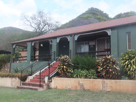 Barberton-houten-huizen-architectuur-bloemen-veranda-Zuid-Afrika