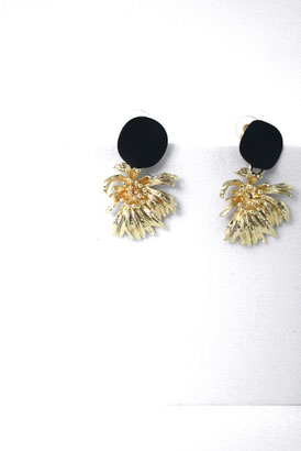 WITHERED FLOWER EARRINGS   €15,00