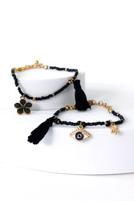 BLACK CHARM BRACELET     €11,00