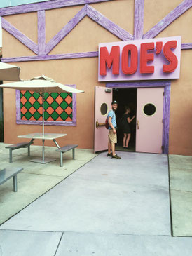 Universal Studios, Moes