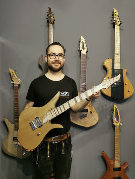 Zupfinstrumentenmacher Florian Hellweg aus Tessin. Professioneller Gitarrenbau aus Tessin, Mecklenburg-Vorpommern