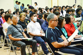 高齢者虐待防止研修会が開かれた=7日夜、石垣市健康福祉センター