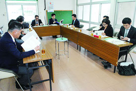 石垣市議会の議会基本条例調査特別委員会が第2回会合を開いた=2日午前、市役所