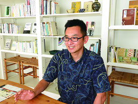 「会社の存在意義が大事」と語る鈴木社長=5月25日、ゆいまーる沖縄