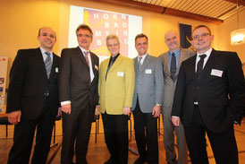 Die Referenten mit Bürgermeister Eberhard Block. V. l. n. r.: Prof. Dr. Patrick Lentz, Uwe Gotzeina, Eberhard Block, Prof. Dr. Volker Wittberg, Rüdiger Krentz, Prof. Dr. Oliver Kruse. (Foto: Kurier Verlag, M. Hütte)