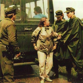 10.Mai 1987, Mutlangen, Muttertagsblockade - Festnahme von Nelly Limmer 
