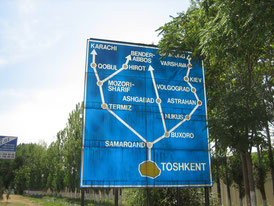 Straßenschild am Wegesrand (oben rechts versteckt "Gamburg" (bei uns besser bekannt als "Hamburg")