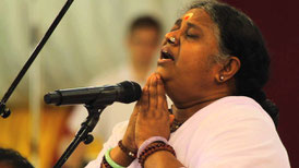 Amma chante des Bhajans