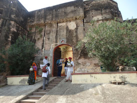 Aankomst in het 400 jaar oude fort in Madhogarh