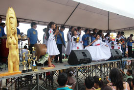 Grupo artístico musical formado por el Municipio, durante una presentación en el Festival de la Corvina en Cojimíes. Manta, Ecuador.