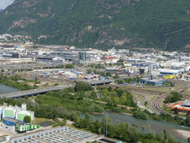 Bild von der Zone in Bozen Süd bei der sich die Ausfahrt der Brennerautobahn in Richtung Meran befindet.