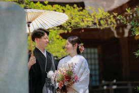 根津記念館で和装前撮り撮影を行う新郎新婦様