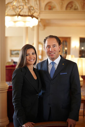 Die charmanten Gastgeber Jenny und Heinz E. Hunkeler ©Kulm Hotel
