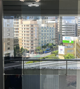 窓ガラスフィルムサンプル室内からの外の景色見た目