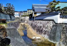 帝釈寺の裏を流れる箕川・・この付近にヘイケボタルが・・。