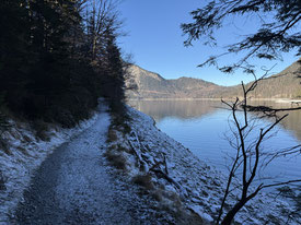 Schöne Pfade auf der Ost-Seite des Sees