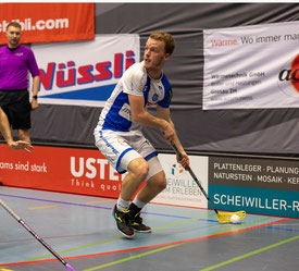 David Dürler Unihockey Spieler von GC Unihockey. EGO SPORTS WEAR Player ausgerüstet mit Hallenschuhen der Marke JOMA.