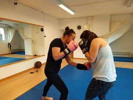 Kung Fu, Kampfsport, Kampfkunst, Wing Chun Kung Fu, Selbstverteidigung für Frauen: Kampfkunstschmiede Zürich Oerlikon. Selbstverteidigungskurs Frauen. Fit werden, stärker werden dank Kung Fu.