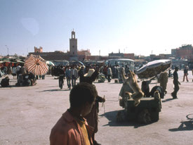 Der Djemaa el-Fna ist der zentralen Marktplatz von Marrakesch