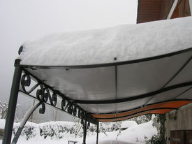 Choisissez une fabrication artisanale embellissant la terrasse de votre maison dans le Pays du lac d'Aiguebelette. Une pergola en fer forgé résiste aux temps mauvais : vent, pluie et neige. Même en période hivernale, l’espace extérieur reste protégé.
