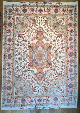 加工後 TABRIZ wool&silk お洗濯染み抜き平織キリム部分をかがりました。ボーダーのピンク色が美しく甦りました。