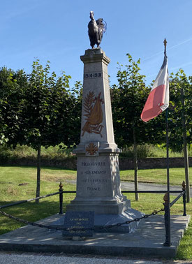 Hédauville - Le monument et son nouveau coq (Cl. Sonia Devillers)