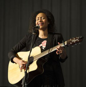 Singer-Songwriter Schülerin