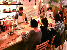 石垣島の素材を提供するレストランの店内(石垣市提供)