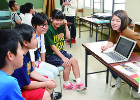 「未知との交流in石垣島」と題したイベントが開かれた=24日、八重山高校