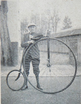 Franz Todtenhöfer (75) mit seinem geliebten Hochrad.