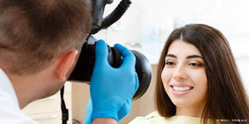 Fotos zur besseren Kommunikation zwischen Zahnarzt und Zahntechniker (© Nestor - Fotolia.com)