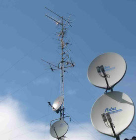 parabole râteau TNT satellite amplificateur dérivateur connecteur coaxial 75 ohms mat fixation UHF VHF numérique MHz GHz