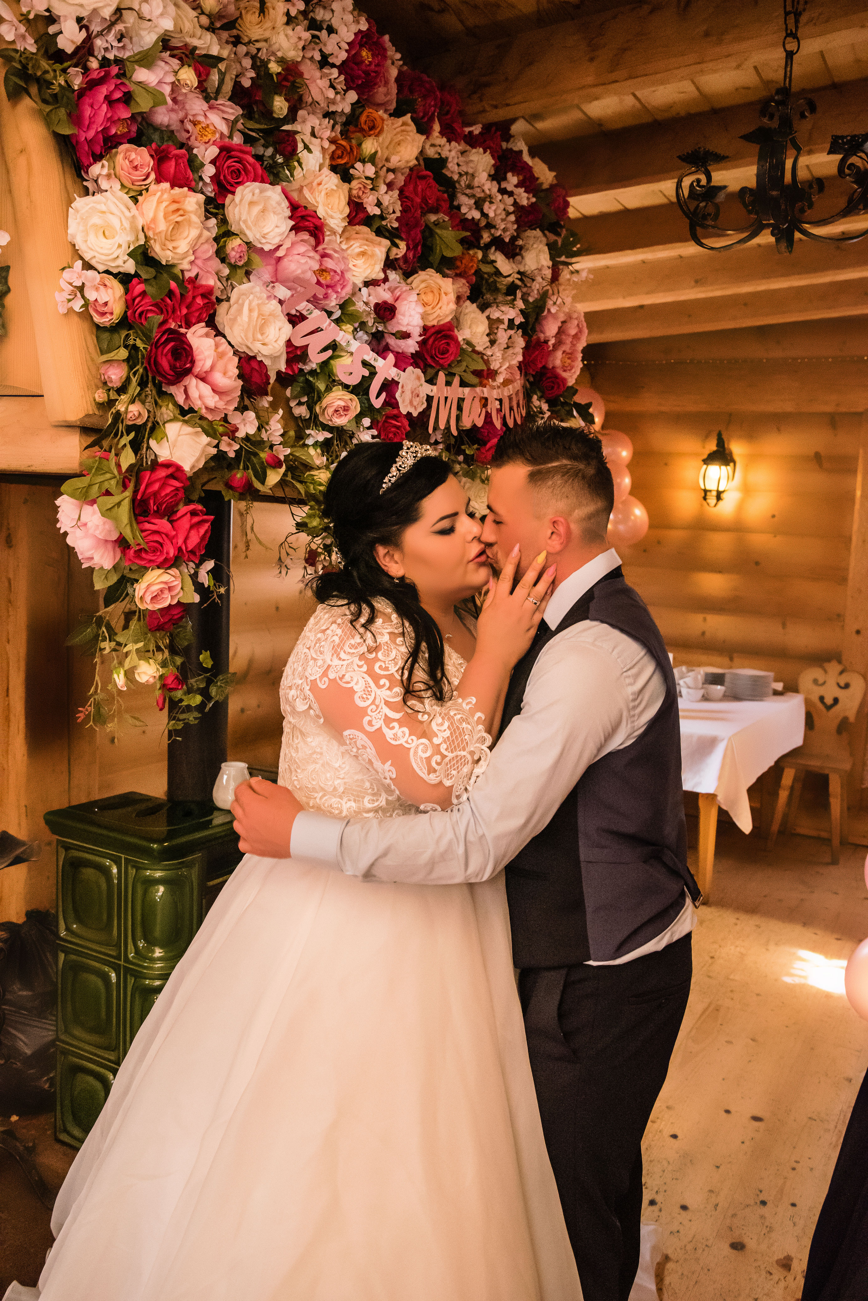 ślubna sesja zdjęciowa w polskiej karczmie Holandia