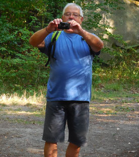 Attention ne bougez pas, le petit oiseau de Jean-Pierre va sortir ...!