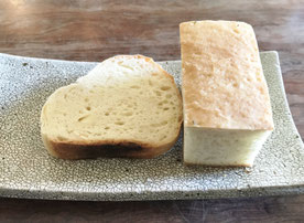 外はカリカリ、中もっちりのパン