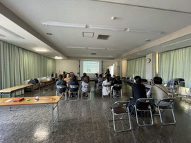 楽しいスマートフォン初心者講座の様子　四日市市のNPO法人、愛マムズIT倶楽部のＩＴ講座