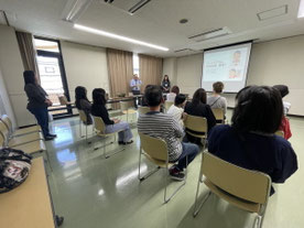 Instagram投稿体験講座の様子　四日市市のNPO法人、愛マムズIT倶楽部のＩＴ講座