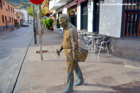 NEU! Estatua de Antoñito el cartero
