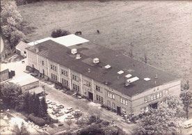 Ein historisches Bild der Firma Bruns KG 1958 in Apen.