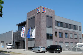 Außenansicht des neuen Firmengebäudes von AMF-Bruns am Hauptstandort in Apen.