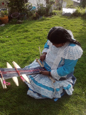 Elaboración de faja mazahua/ Foto: Blanca Azucena Martínez Álvarez, 2014