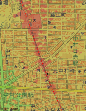 横から見た写真は、地図中「○」の地点で撮影